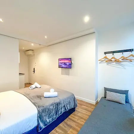 Urbanflat 209 - Bright Air-conditioned For 3 - Heart Of Apartment *